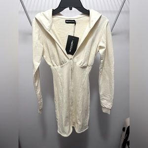 PrettyLittleThing: Cream Hooded Jumper (Size 4/S)